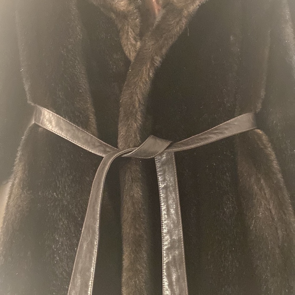 EUC Vintage Faux Fur Coat - Picture 2 of 12